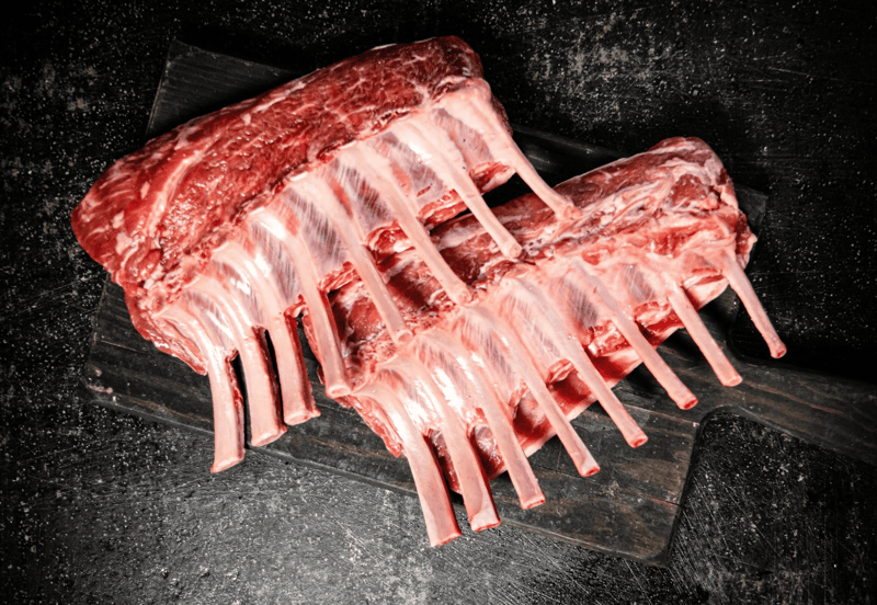 Fresh, organic dog bones with marrow for healthy canine nutrition. Perfect for dogs' teeth and chewing needs.