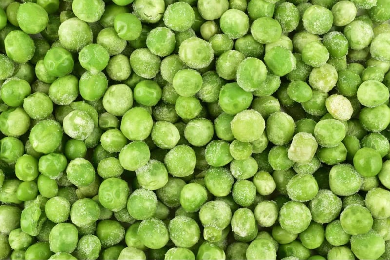 Vibrant frozen green peas with frost for nutritious dog treats or meals.