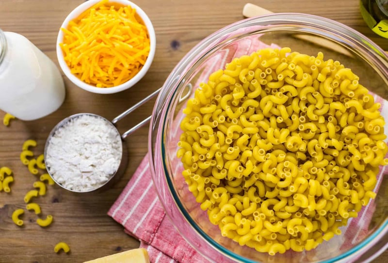 Delicious baked macaroni and cheese with melted cheese in a white bowl, cozy food presentation.