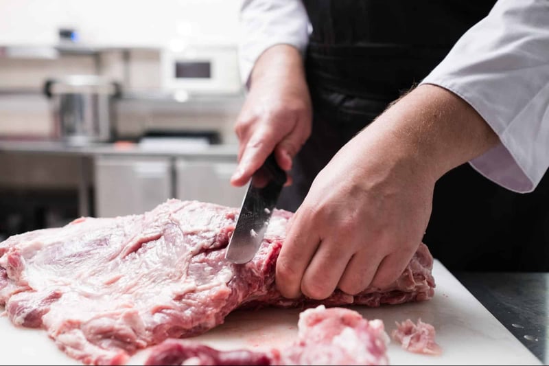 High-quality raw meat cutting for nutritious dog food, ensuring fresh meals for dogs.