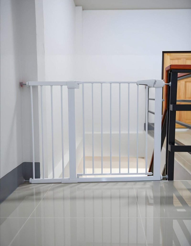 Adjustable pet gate for safe indoor dog containment and home safety. Perfect for preventing pets from accessing restricted areas.